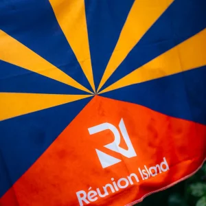 4BFF4FFB-2EBC-4CDC-8FAD-35D463F08324.jpgv1753194438 Drapeau 974